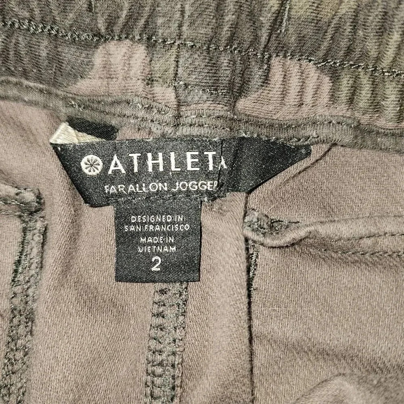 Athleta Womens Olive Green Camo Camouflage Farallon Jogger Pants 2 - Picture 5 of 6